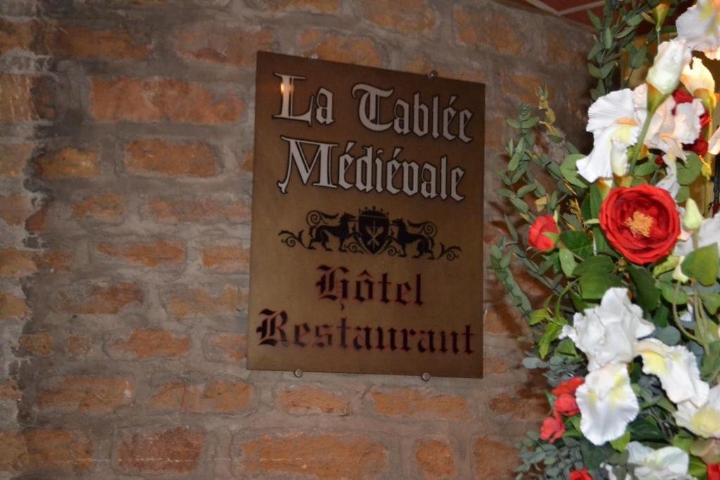 La Tablee Medievale Civrieux-d'Azergues Exterior photo
