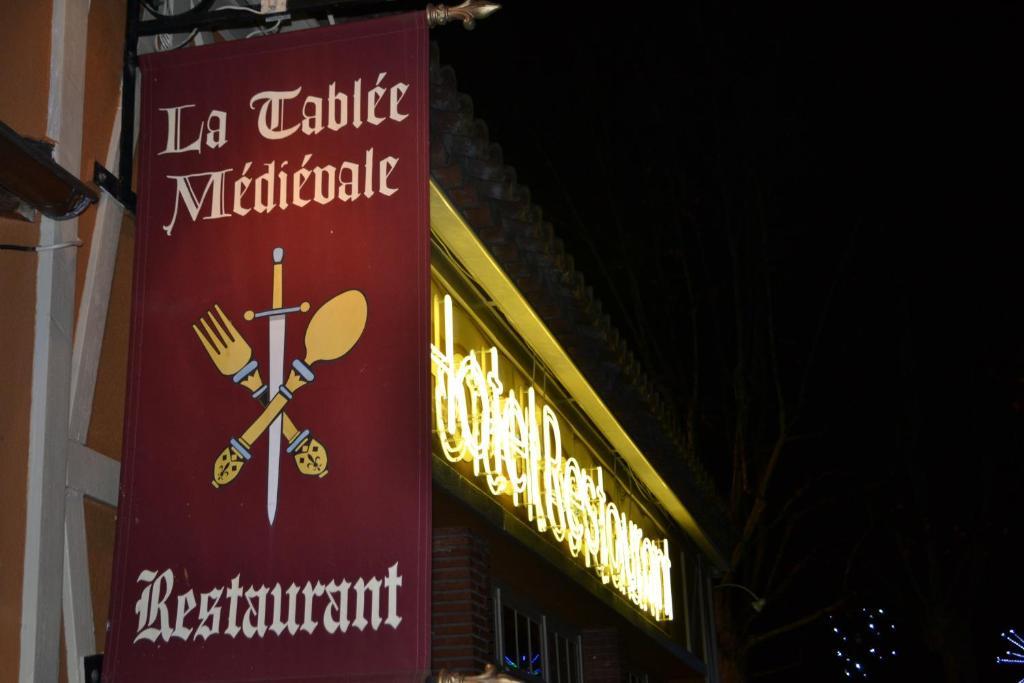 La Tablee Medievale Civrieux-d'Azergues Exterior photo